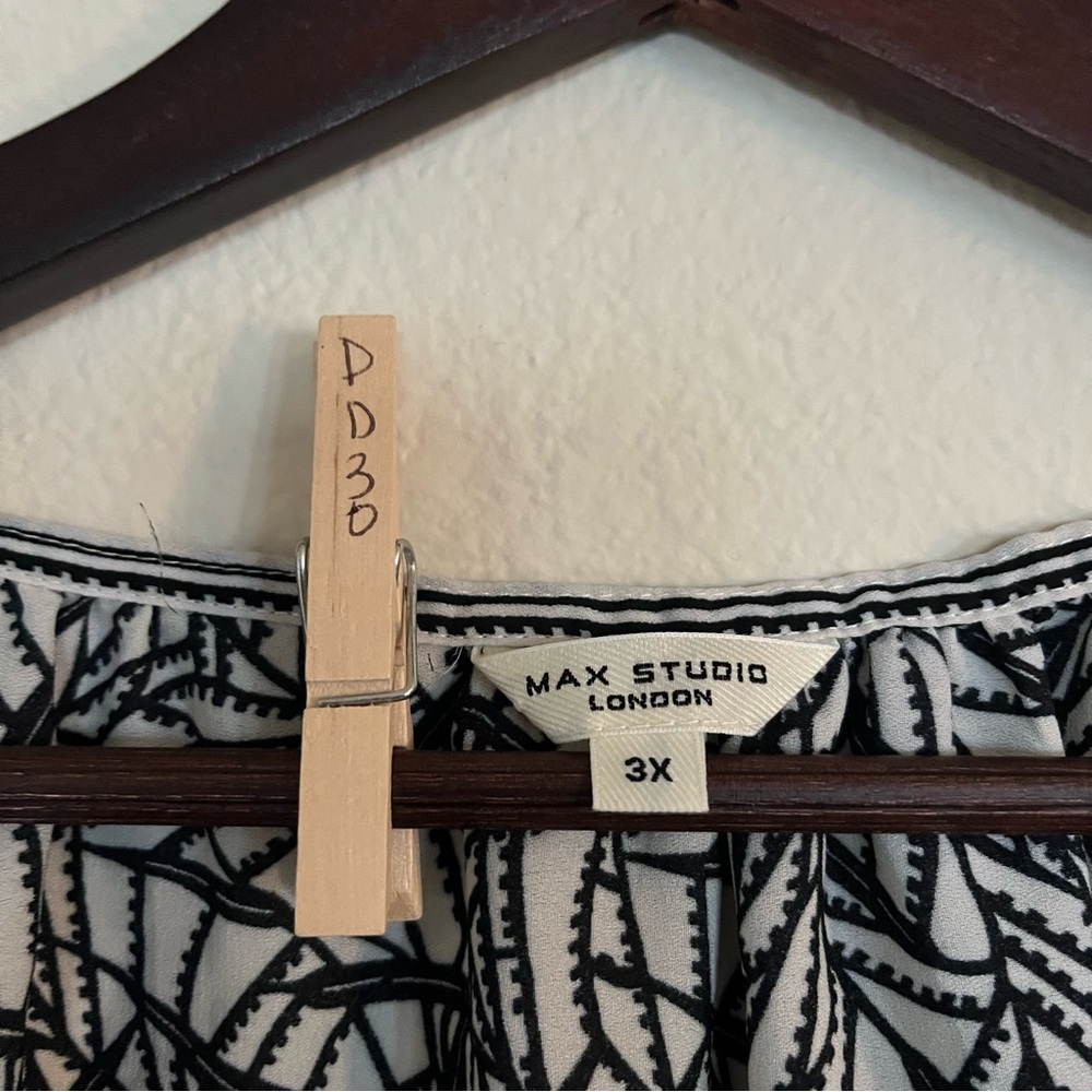 Max Studio Black And White Leaf Pattern Blouse - image 2